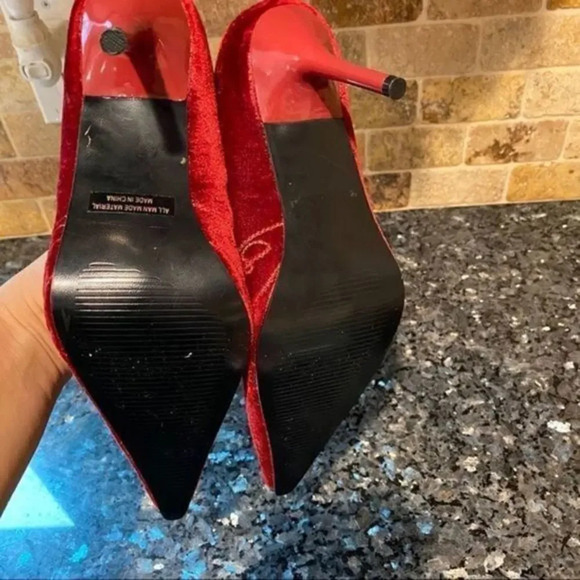 - Carrini velour heels.Embroidery - Picture 4 of 4